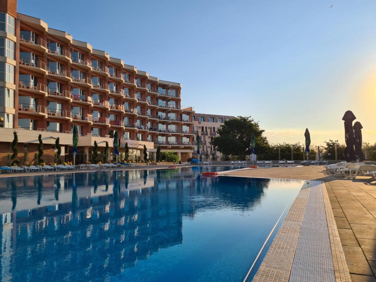 Hotel Amiral Mamaia Buitenkant foto