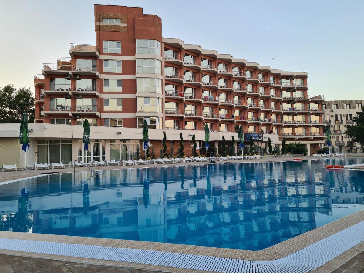 Hotel Amiral Mamaia Buitenkant foto