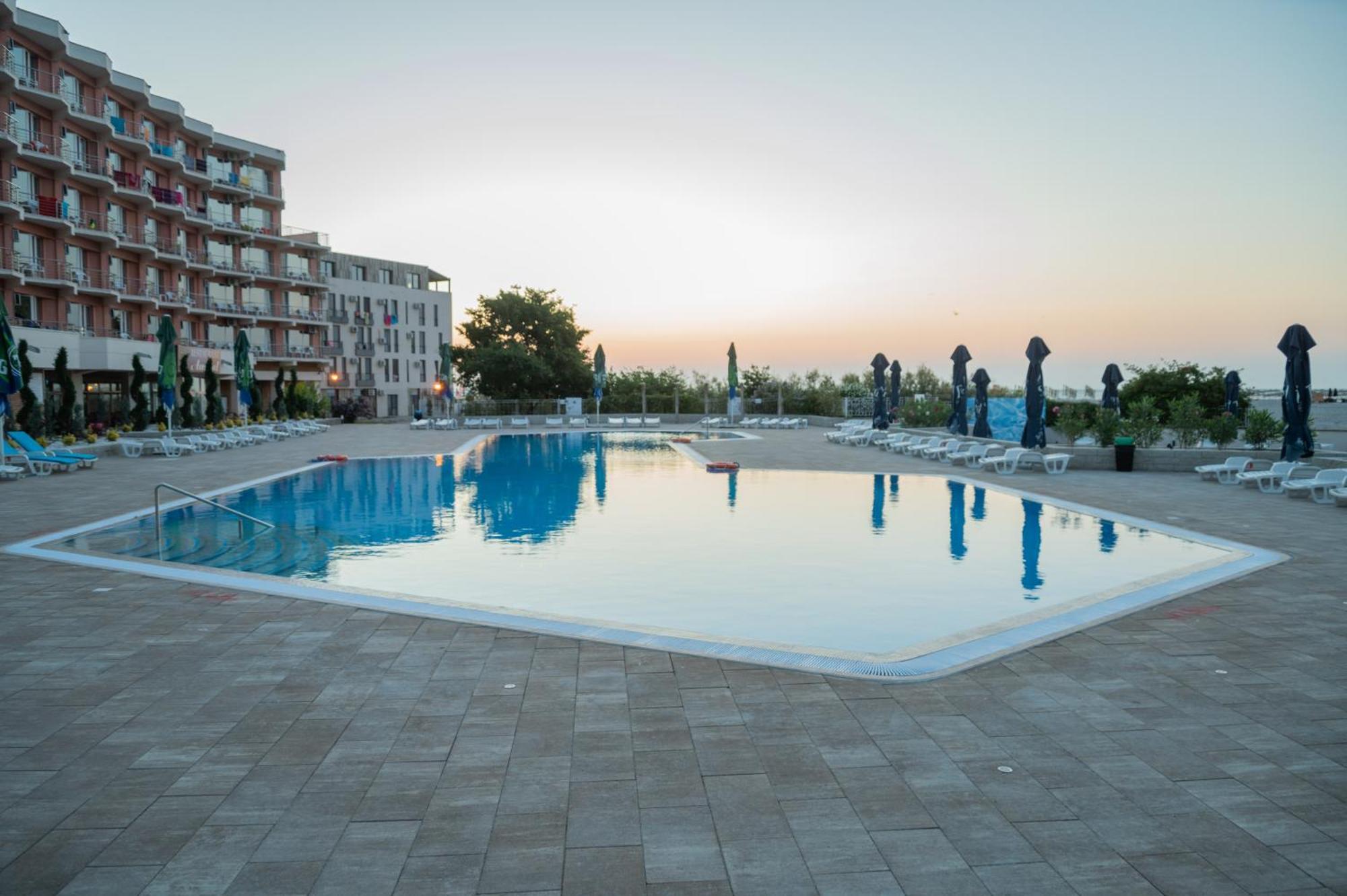 Hotel Amiral Mamaia Buitenkant foto
