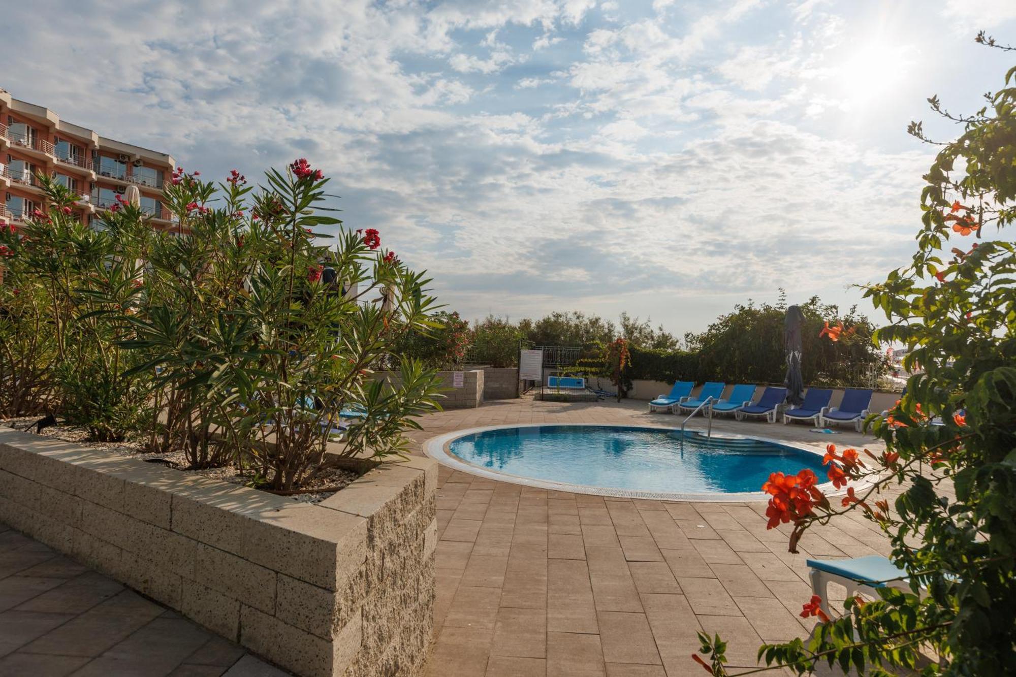 Hotel Amiral Mamaia Buitenkant foto