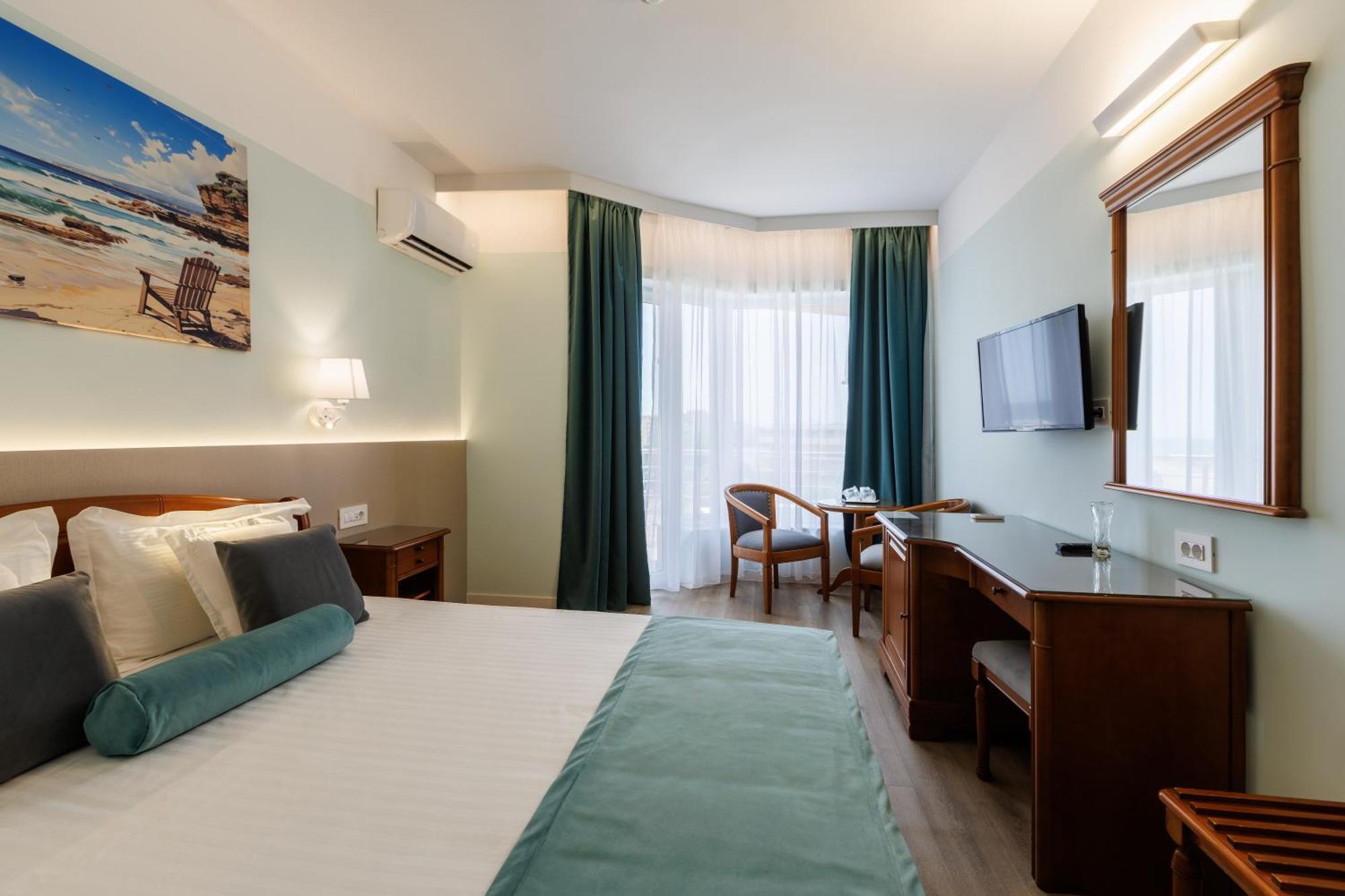 Hotel Amiral Mamaia Buitenkant foto