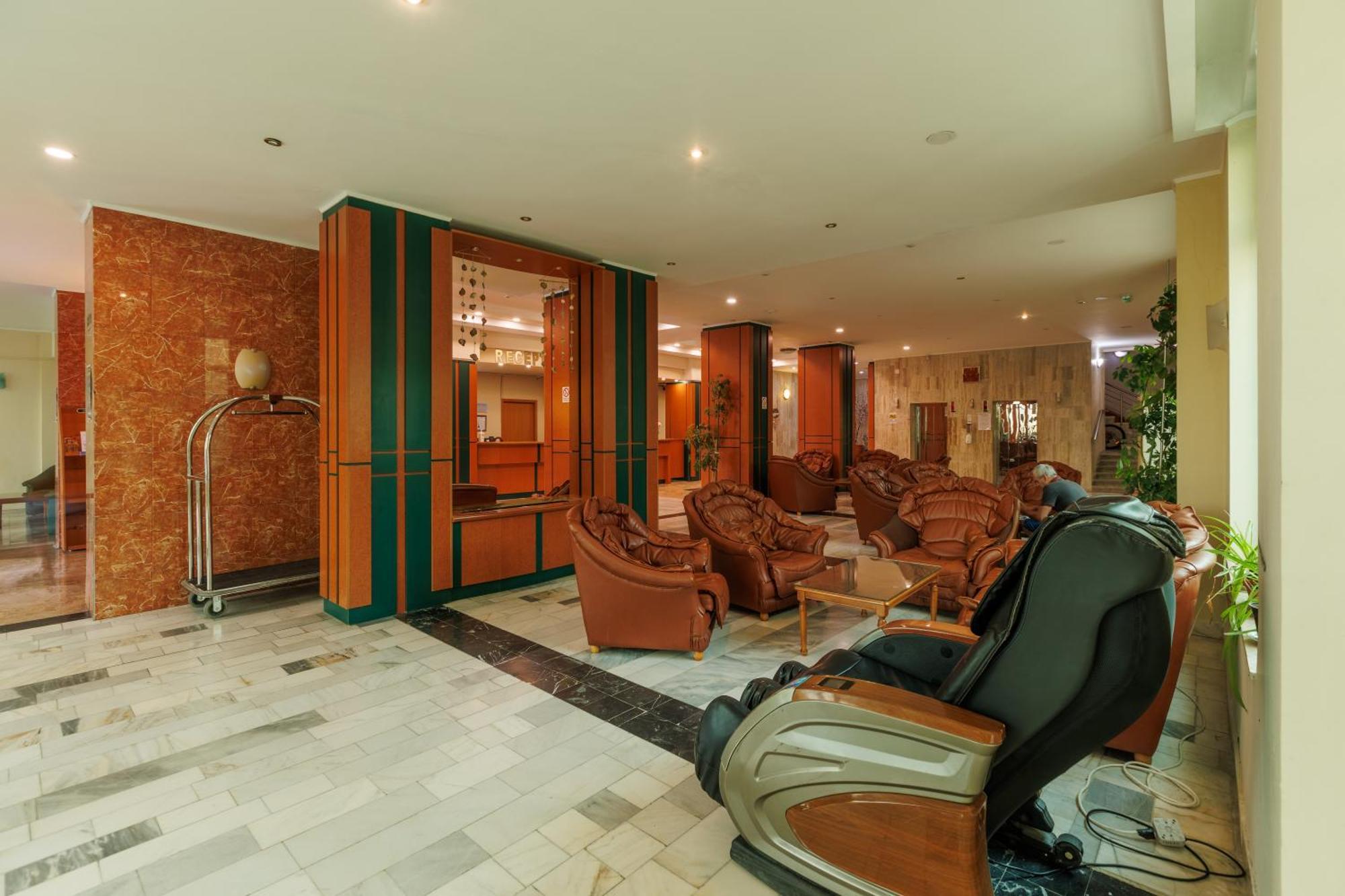 Hotel Amiral Mamaia Buitenkant foto