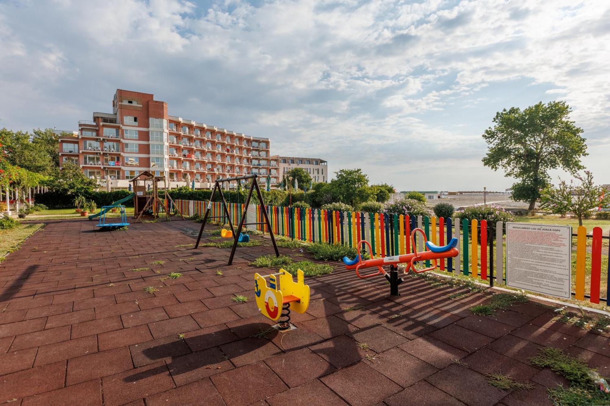 Hotel Amiral Mamaia Buitenkant foto