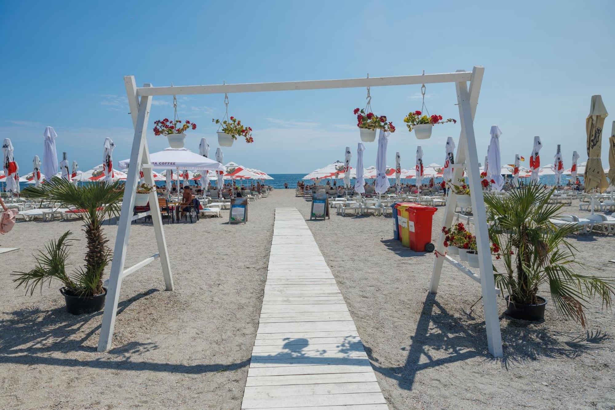 Hotel Amiral Mamaia Buitenkant foto
