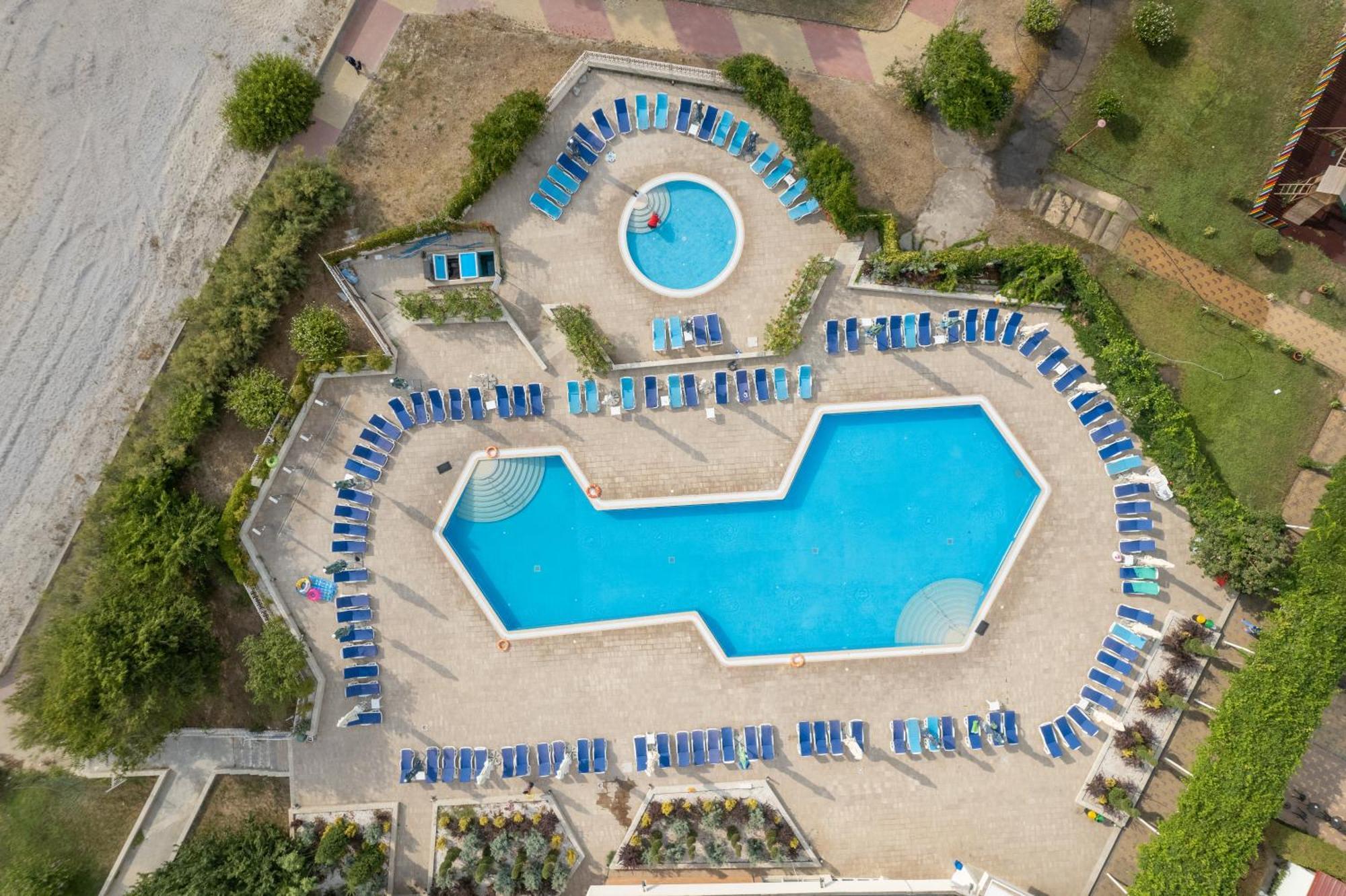 Hotel Amiral Mamaia Buitenkant foto