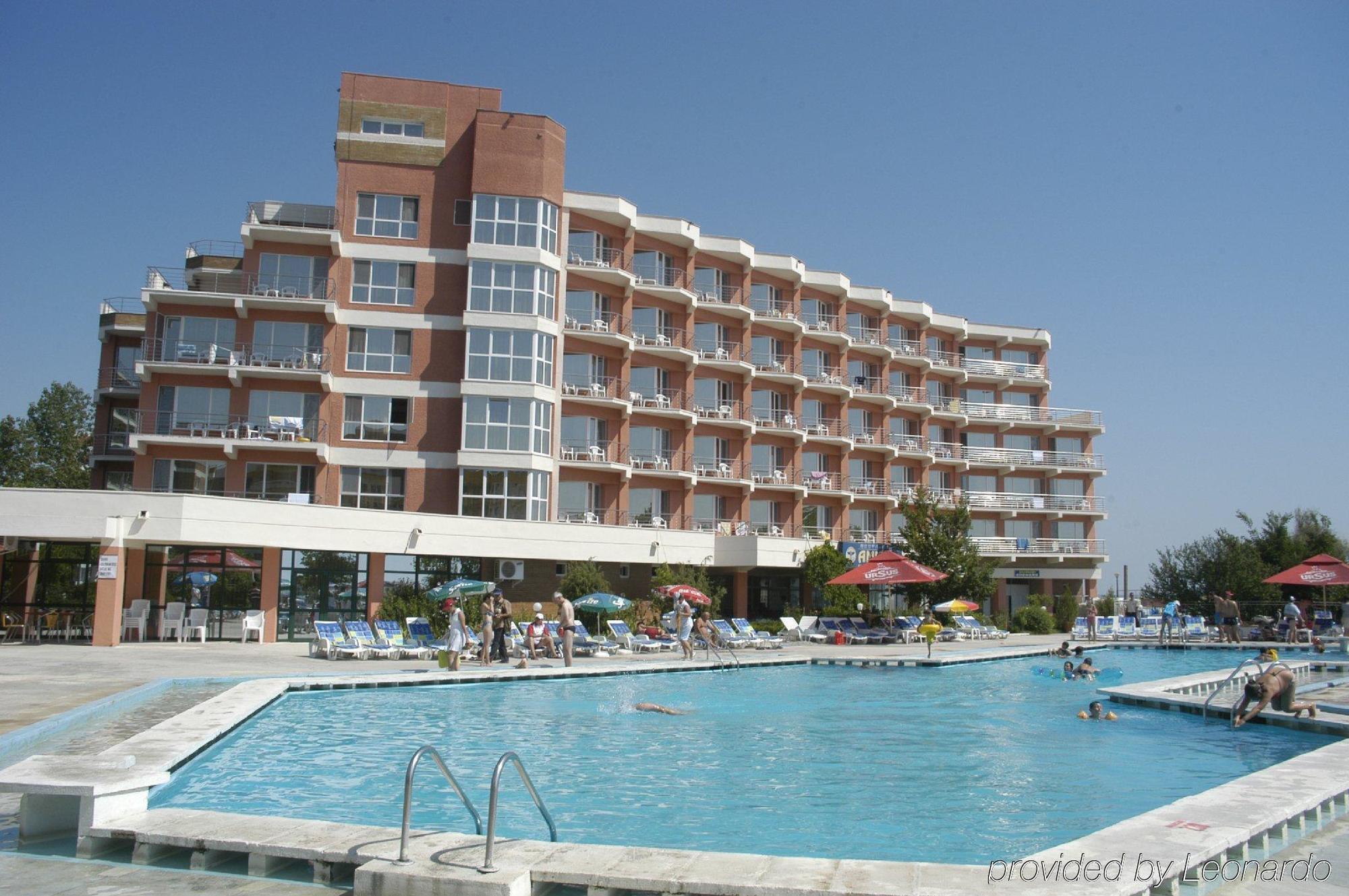 Hotel Amiral Mamaia Buitenkant foto